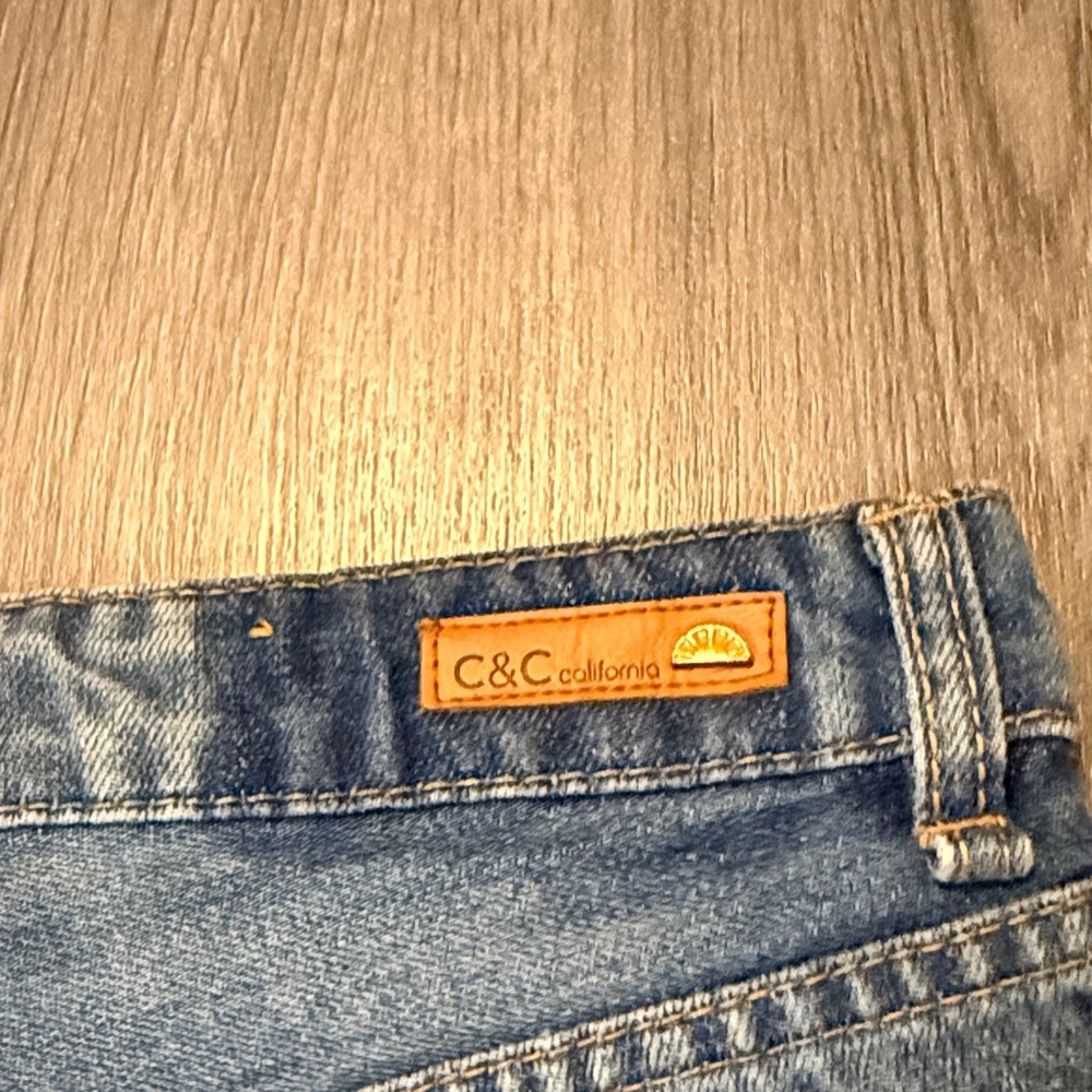 C&C California Ripped Blue Jean Shorts. Size 25 - Picture 8 of 10
